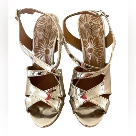 NWOT Qupid Silver Strappy Heels - Picture 1 of 3